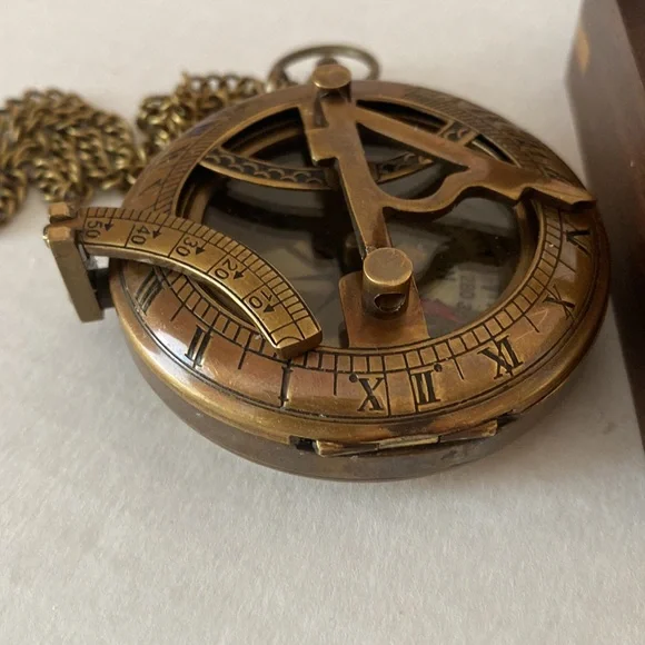 11:04 - Rustic Brass Compass - Picture 7 of 13